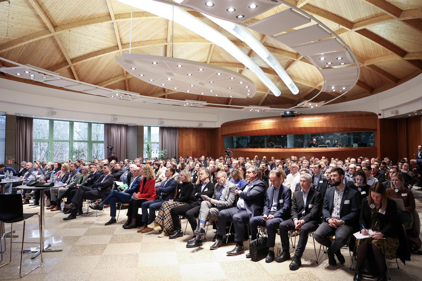 Salle lors de la conférence de lancement